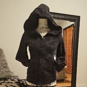 Lululemon Camo Scuba